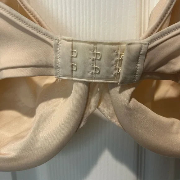Bali NWT Cream Silky Smoothing Underwire Bra Size 40B - Picture 7 of 7
